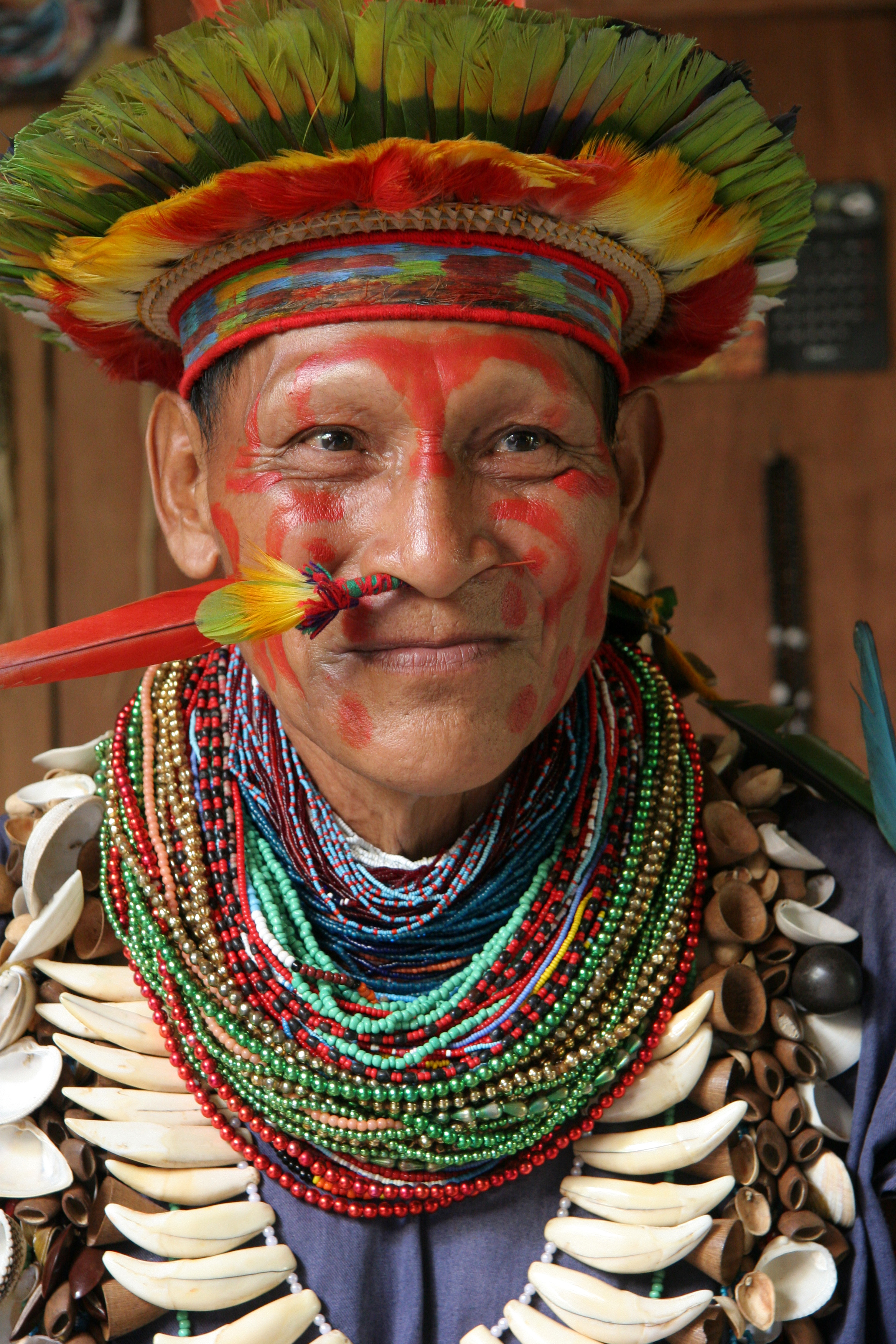 Chaman de la Amazonía ecuatoriana, junio 2016 (Veton Picq, Wikipedia)